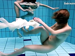 18 jaar, Grote kont, Jurk, Ondergoed, Biljart, Douche, Tiener, Onderwater