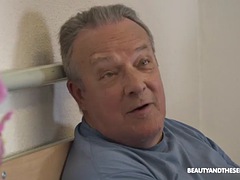 Nana, Sucer une bite, Tir de sperme, Faciale, Fétiche, Hard, Plan cul à trois