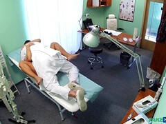 Sucer une bite, Éjaculation interne, Médecin, Léchez, Bureau, Chatte, Rousse roux, Uniforme