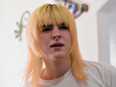 Gros seins, Sucer une bite, Groupe, Rasée, Transsexuelle, Tatouage, Plan cul à trois, Nénés