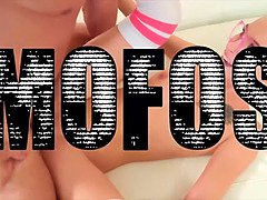 Culo grande, Rubia, Mamada, Semen en la boca, Hd, Público, Medias largas, Tetas