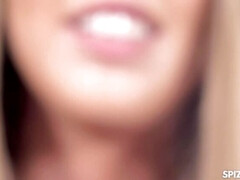 Gros cul, Blonde, Sucer une bite, Éjaculer dans la bouche, En levrette, Bâillonner, Lingerie, Seins naturels