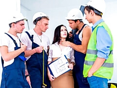 Gros cul, Grosse bite, Sucer une bite, En levrette, Partouze, Cheveux courts, Adolescente, Nénés