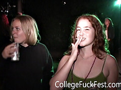 18 jaar, Enthousiasteling, Pijpbeurt, Universiteit, Sperma shot, Zwart, Groep, Masturbatie