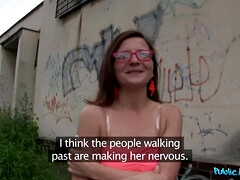 Leie, Blasen, Braunhaarige, Besamung, Handjob, Im freien, Pov, Öffentlich