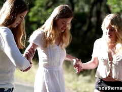 Gros seins, Lesbienne, Nue à poil, Naturelle, Seins naturels, De plein air, Public, Rousse roux