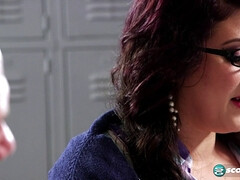 Wohlbeleibte schöne frauen, Grosse titten, Blasen, Braunhaarige, Brille, Natürlich, Ablutschen, Titten