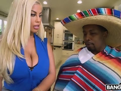 Rondborstig, Sperma in mond, Sperma shot, Lul, Hondjeshouding, Interraciaal, Latijnse vrouw, Rijden