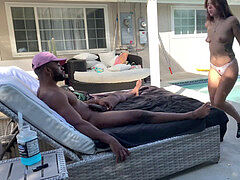 Leie, Blasen, Braunhaarige, Im freien, Zierlich, Pool, Tätowierung, Jungendliche (18+)