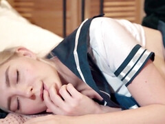 18 jaar, Blond, Pijpbeurt, Rondborstig, Japaans, Schoolmeisje, Tietenklus, Tieten likken