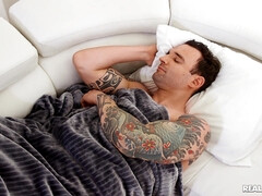 Pijpbeurt, Bruinharig, Lul, Sperma in gezicht, Hakken, Likken, Trio, Tieten likken