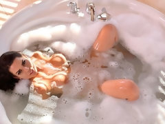 Cuarto de baño, Tetas grandes, Atrapados, Semen en la boca, Corridas, Interracial, Madres para coger, Paja con tetas