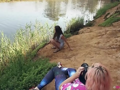 Morena, Inserción, Al aire libre, Orinar