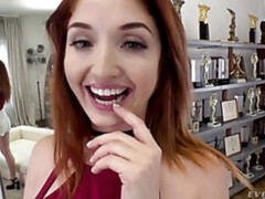 Anal, Cul, Sucer une bite, En levrette, Branlette thaïlandaise, Rousse roux, Dénudage, Adolescente