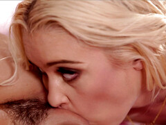 Tromperie, Embrassement, Lesbienne, Léchez, Petite femme, Chatte, Adolescente, Nénés