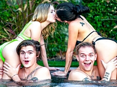 Culo grande, Verga grande, Mamada, Tetas naturales, Orgía, Pequeña, Adolescente, Tetas