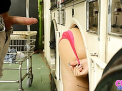 Blasen, Braunhaarige, Hundestellung, Fetisch, Handjob, Öffentlich, Jungendliche (18+), Titten