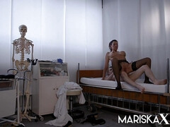 Blasen, Arzt, Doppelpenetration, Hardcore, Milf, Rasiert, Flotter dreier, Titten