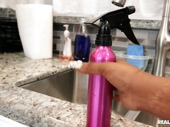 Grosse titten, Blasen, Vollbusig, Kehlenfick, Schwarz, Interrassisch, Küche