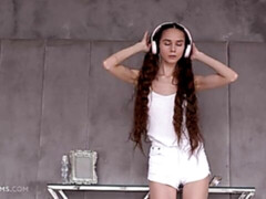 Doigter, Béant, Seins naturels, Chatte, Rousse roux, Maigrichonne, Solo, Adolescente