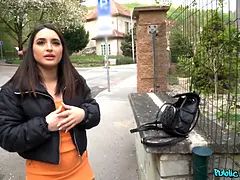 18 ans, Gros cul, Sucer une bite, Tir de sperme, Hd, Italienne, Public, Nénés