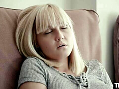 Amateur, Tetas grandes, Rubia, Penetracion con dedos, Masturbación, Cabello corto, Solo, Estriptis