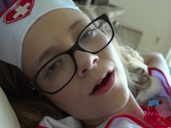 Blondine, Fingern, Brille, Handjob, Öl, Orgasmus, Zierlich, Weibliche ejakulation