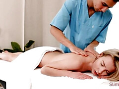 Gros cul, Grosse bite, Blonde, Sucer une bite, En levrette, Seins naturels, Adolescente, Nénés