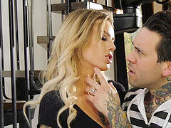 Verga grande, Mamada, Cornudo, Humillación, Bragas, Tatuaje, Tetas