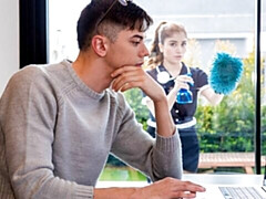 Gros cul, Grosse bite, Sucer une bite, En levrette, Seins naturels, Adolescente, Nénés