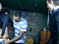 Pijpbeurt, Dubbele penetratie, Groepseks, Groep, Buiten, Tiener, Tieten likken