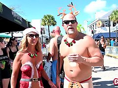 Enthousiasteling, Betast, Hd, Natuurlijke tieten, Nudist, Openbaar, Tiener, Tieten likken