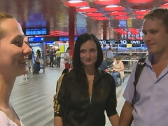 Brunette brune, En levrette, Branlette thaïlandaise, Orgie, De plein air, Pov, Adolescente, Nénés