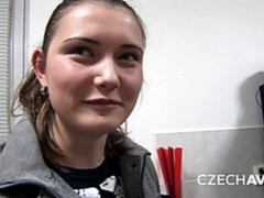 Amateur, Dormitorio, Verga grande, Mamada, Morena, Estilo perrito, Cabello corto, Fumando