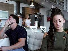 18 ans, Nana, Gros seins, Sucer une bite, Tir de sperme, Gorge profonde, Faciale, Tabou