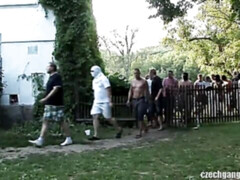 Brunette brune, Éjaculer dans la bouche, Tir de sperme, Groupe, Branlette thaïlandaise, Léchez, Orgie, De plein air