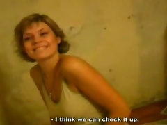 Leie, Blondine, Blasen, Handjob, Milf, Rasiert, Kurzes haar, Entkleiden