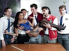 Grosser arsch, Grosser schwanz, Blasen, Braunhaarige, Hundestellung, Gruppensex, Interrassisch, Rasiert