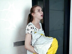 18 ans, Beauté, Brunette brune, Masturbation, Naturelle, Russe, Solo, Nénés