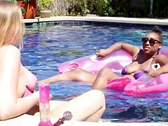 Tetas grandes, Rubia, Penetracion con dedos, Hd, Lamidas, Tetas naturales, Al aire libre, Coño