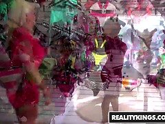 Grosser schwanz, Geile alte tussi, Hd, Riesig, Riesenschwanz, Dürr, Jungendliche (18+), Flotter dreier