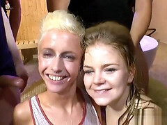 Diep in de keel, Lul, Fetisj, Hd, Natuurlijk, Pissen, Slikken, Tieten likken