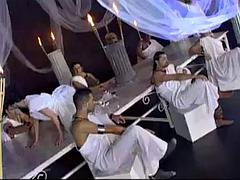 Blasen, Braunhaarige, Doppelpenetration, Aufs gesicht abspritzen, Gruppe, Hardcore, Interrassisch, Titten