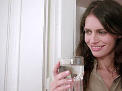 Amateur, Sucer une bite, Brunette brune, Petite femme, Chatte, Rasée, Suçant, Adolescente