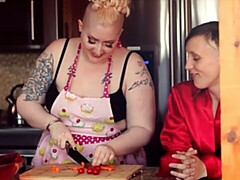 指いじり, キス, キッチン, レズビアン, なめる, 下着, オナニー, 剃毛