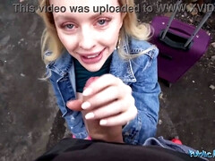 Grote kont, Grote mammen, Blond, Hondjeshouding, Monster, Gezichtspunt, Openbaar, Schreeuwen