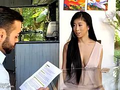 Grote mammen, Sperma in gezicht, Likken, Masseren, Naakt, Kut duiken, Schreeuwen, Tieten likken