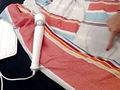 Enthousiasteling, Bruinharig, Masturbatie, Orgasme, Tiener, Speelgoed, Vibrator, Webcamera