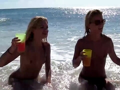 Amateur, Lesbienne, Masturbation, Nue  à poil, Seins naturels, De plein air, Chatte, Adolescente