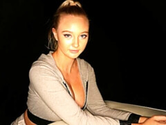 Blond, Pijpbeurt, Sperma in mond, Sperma shot, Likken, Moeder die ik wil neuken, Natuurlijke tieten, Gezichtspunt